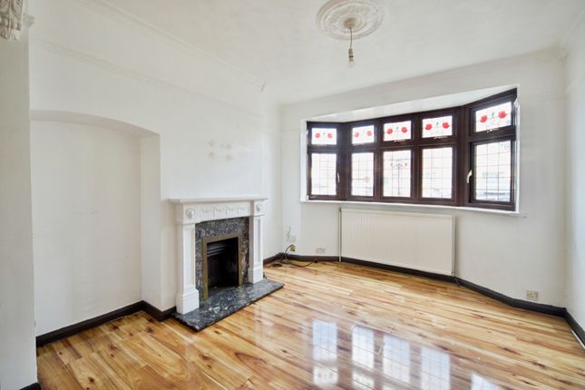 36, Sedgemoor Drive, Dagenham photo 4