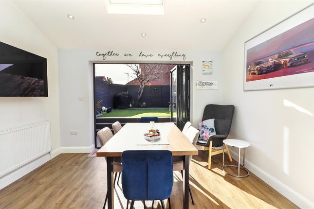 10, Rodgers Close, Elstree photo 2