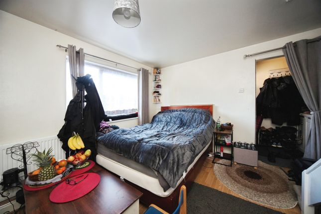 12, Gainsborough Drive, Dunstable photo 3