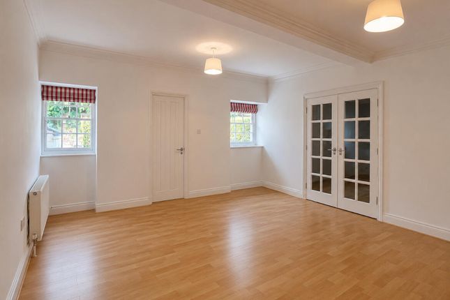 5 Coltishall Hall, Wroxham Road, Norwich photo 4