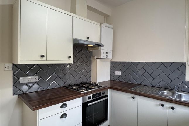 FFF Flat 2 3, Elmsleigh Park, Paignton photo 3