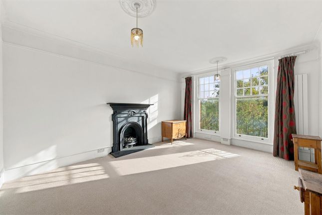 107, Sutton Court, London photo 4