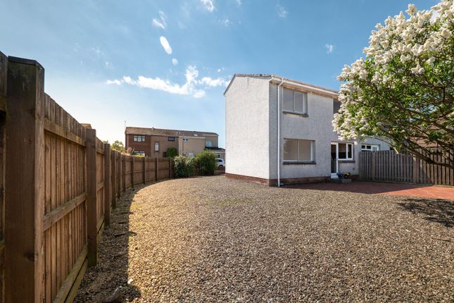 20 Nicholson Way, Livingston photo 2