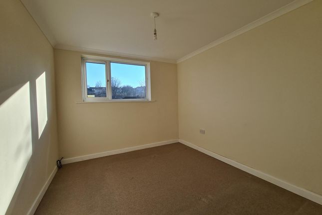 Maisonette to rent in St Francis Close, Strood