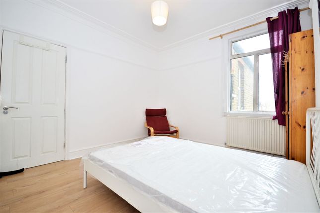 Thumbnail Room to rent in Airedale Road, London