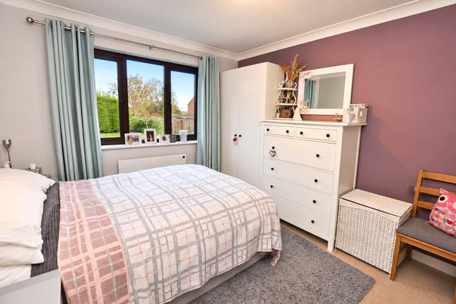 7 Regent Court,, Belvedere Close, Guildford photo 3