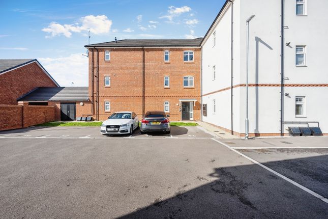 Thumbnail Flat for sale in Bluebell Croft, Dunstable