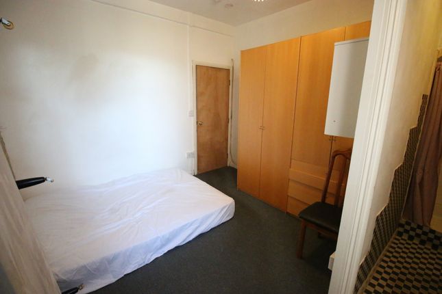 Thumbnail Flat to rent in Bulstrode Avenue, Hounslow, Greater London