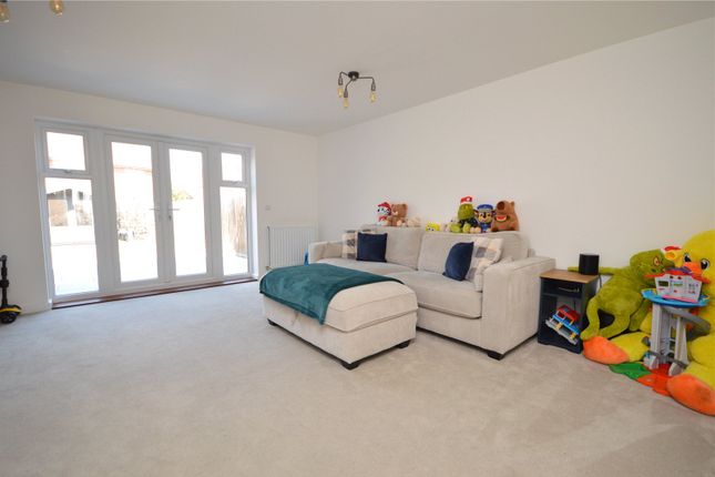 10, Holden Way, Colchester photo 4