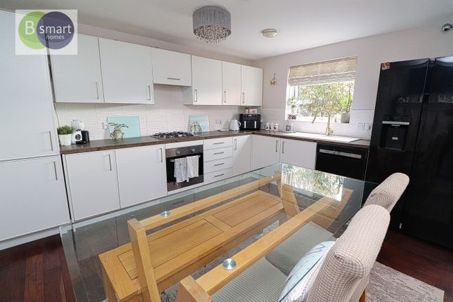18, Fossard Gardens, Mexborough photo 4