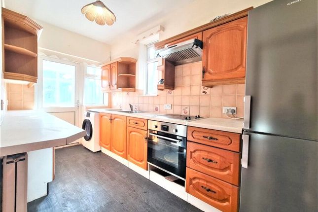 9, Winslow Way, Feltham photo 4