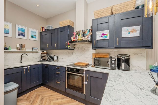 Flat 9, Thornlow Heights, 3, Connaught Road, Weymouth photo 4