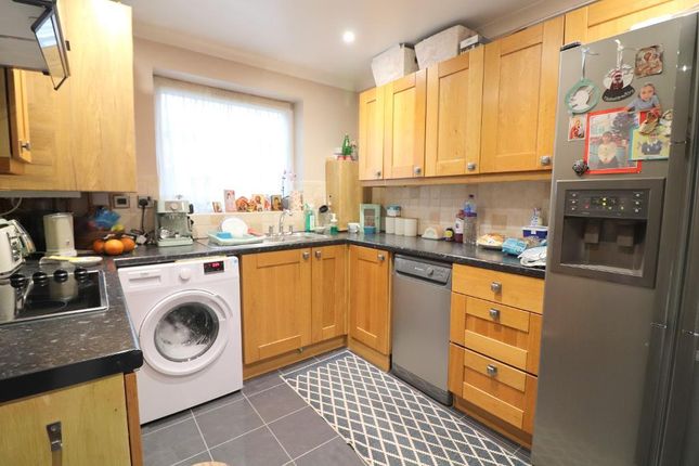 2, Chelsworth Close, Luton photo 4