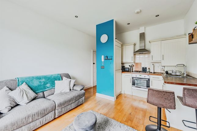 Flat 1, 86, Woodlands Road, Redhill photo 3