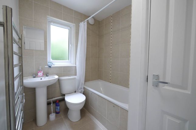14, Tomsfield, Hatfield photo 3