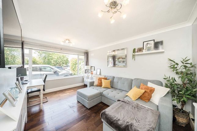 10, Cedar Way, Sunbury-On-Thames photo 2