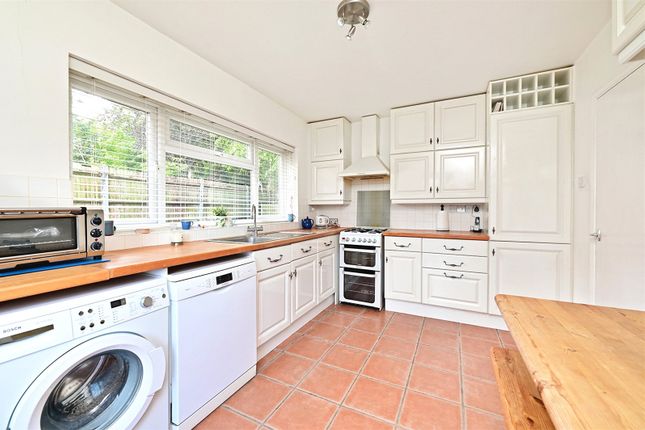 27, Rochester Grove, Hampshire photo 4