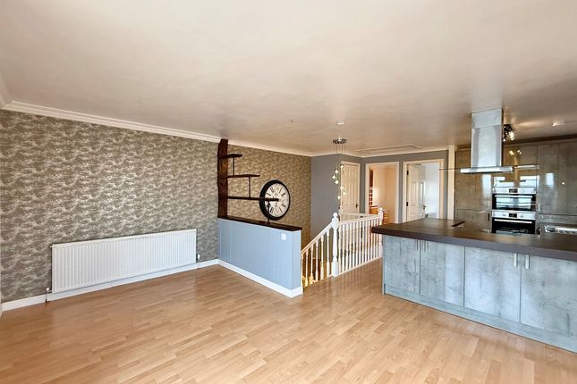 22 Rowallan Court South Beach Road, Ayr photo 4