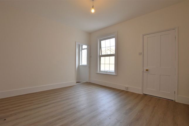 The Flat, 32, High Street, Redhill photo 3