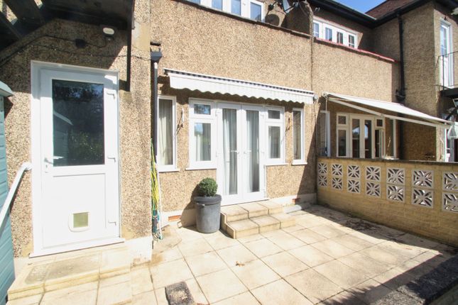 Flat for sale in Beechwood Park, South Woodford