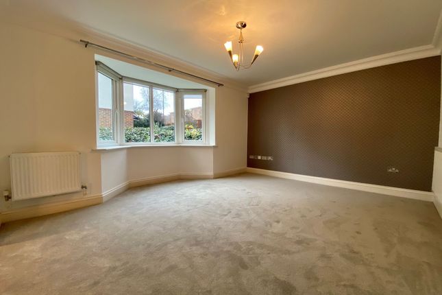Flat 6, Ashurst Close Randalls Road, Leatherhead photo 2
