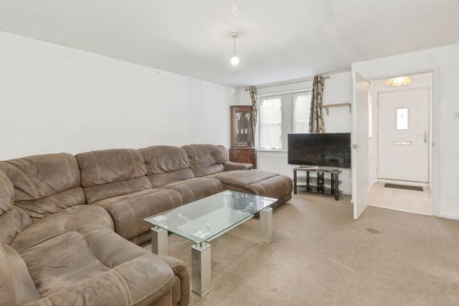 52, Tilbury Crescent, Leicester photo 3