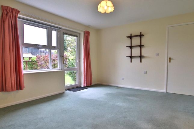 30, Shephard Mead, Tewkesbury photo 3