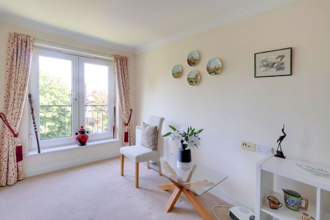 Flat 37, Mildred Court, Croydon photo 3