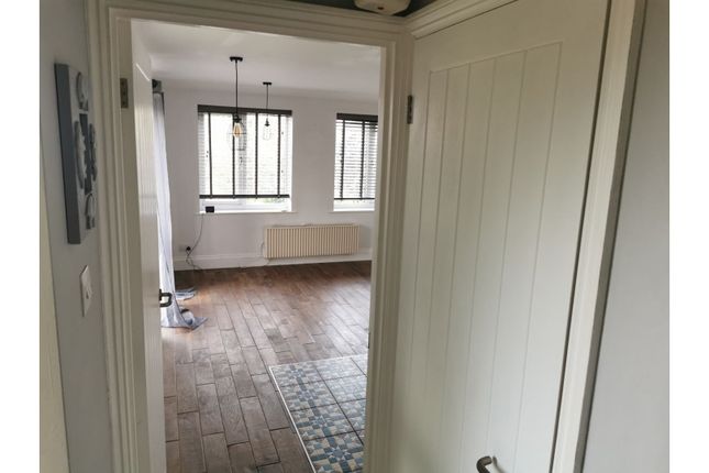 Flat for sale in Valley View Road, Rochester