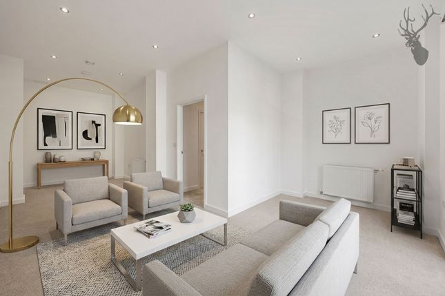 21 Bolinder Way, London photo 4