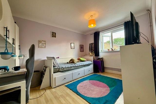 43, Godolphin Close, West Swindon photo 2