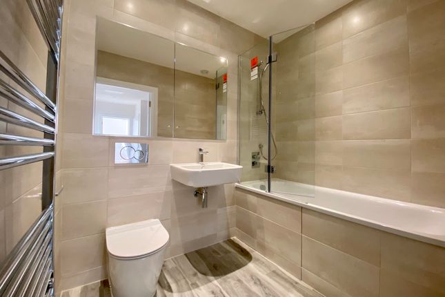 14 Thistle House,, Emerald Avenue, Hampshire photo 4