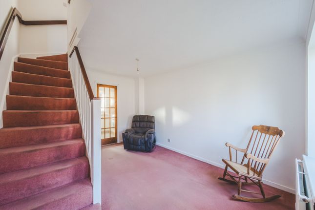 8, Mallard Close, Swindon photo 2