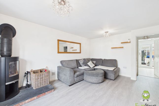 24, Greenfields Lane, Malpas photo 2