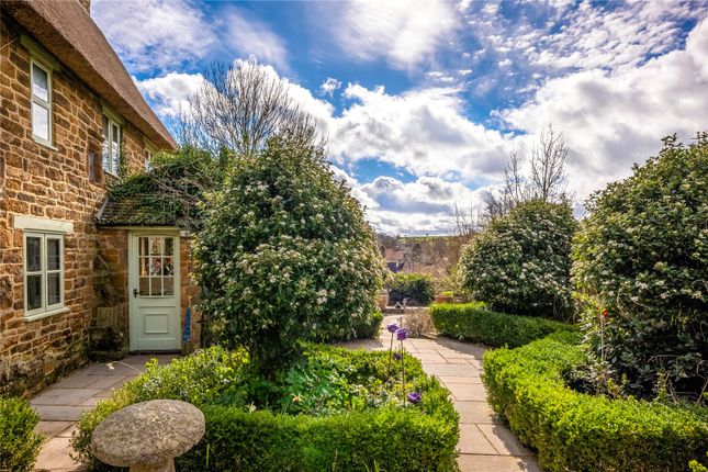 Jasmine Cottage,, The Green, Banbury photo 2