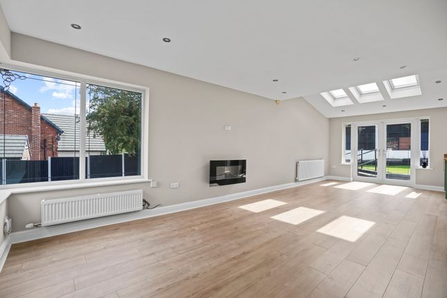 81 Soughers Lane, Wigan photo 3