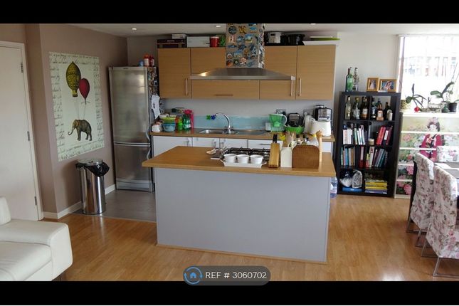 Flat, Tequila Wharf Commercial Road, London photo 3