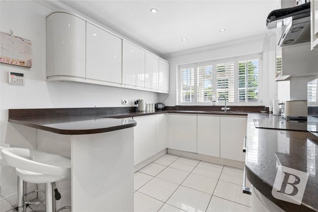 10, Weald Close, Gravesend photo 4