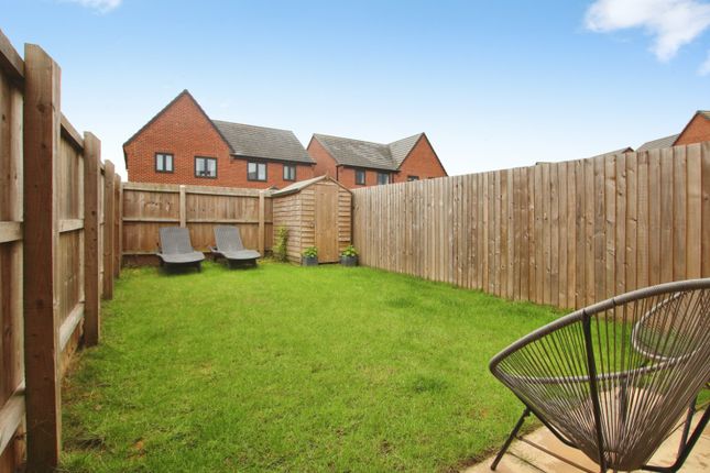 35 Swallow Gate, Saxilby, Lincolnshire photo 4