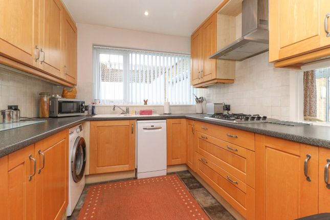 52, Queen Berthas Avenue, Kent photo 4