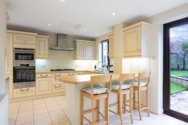 8, Briarbank Rise, Cheltenham photo 3