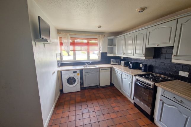 10, Sandmere Rise, Wolverhampton photo 2