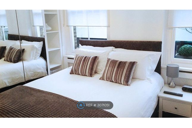 Flat, Cleveland Street, London photo 2