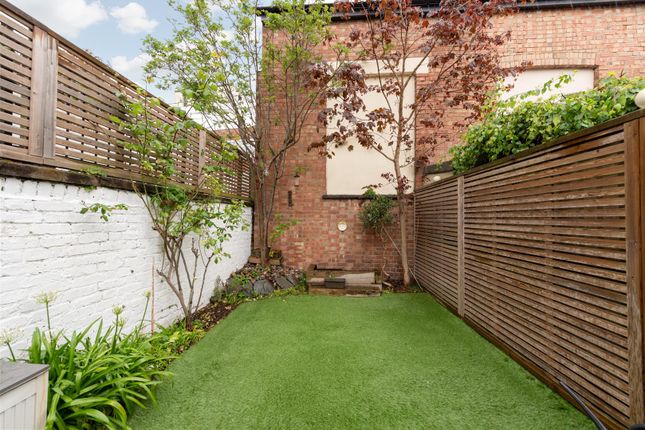 1, Gloucester Terrace, Crown Lane, London photo 2