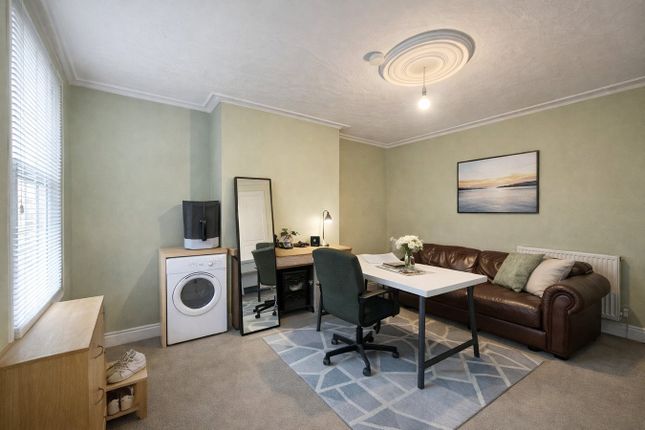 25, Salisbury Grove, Leeds photo 2
