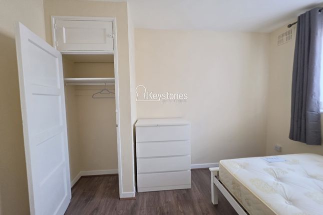 14 Thornaby House (Room 3), Canrobert Street, London photo 5