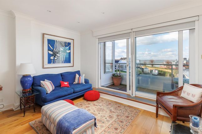 Apartment 15 The Gloster, The Parade, Cowes photo 3