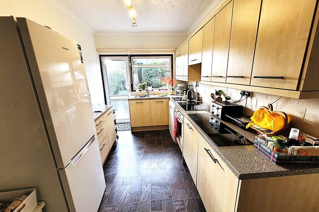 65, Stanley Road North, Rainham photo 5