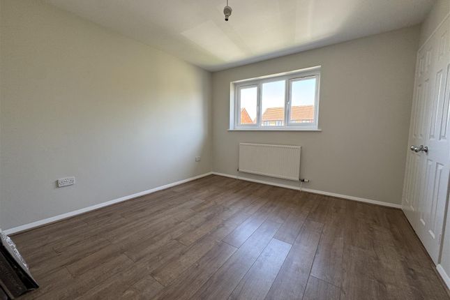 21, Webbs Wood, Swindon photo 2