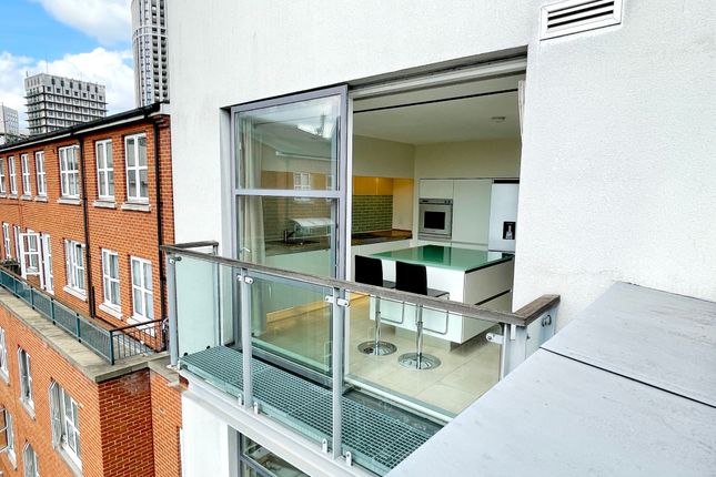 Duplex to rent in Bell Street, Edgware Road